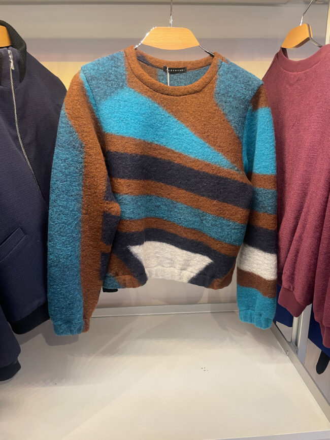 Pulli, Langärmlig mit gummizug im Bund und in den Ärmeln