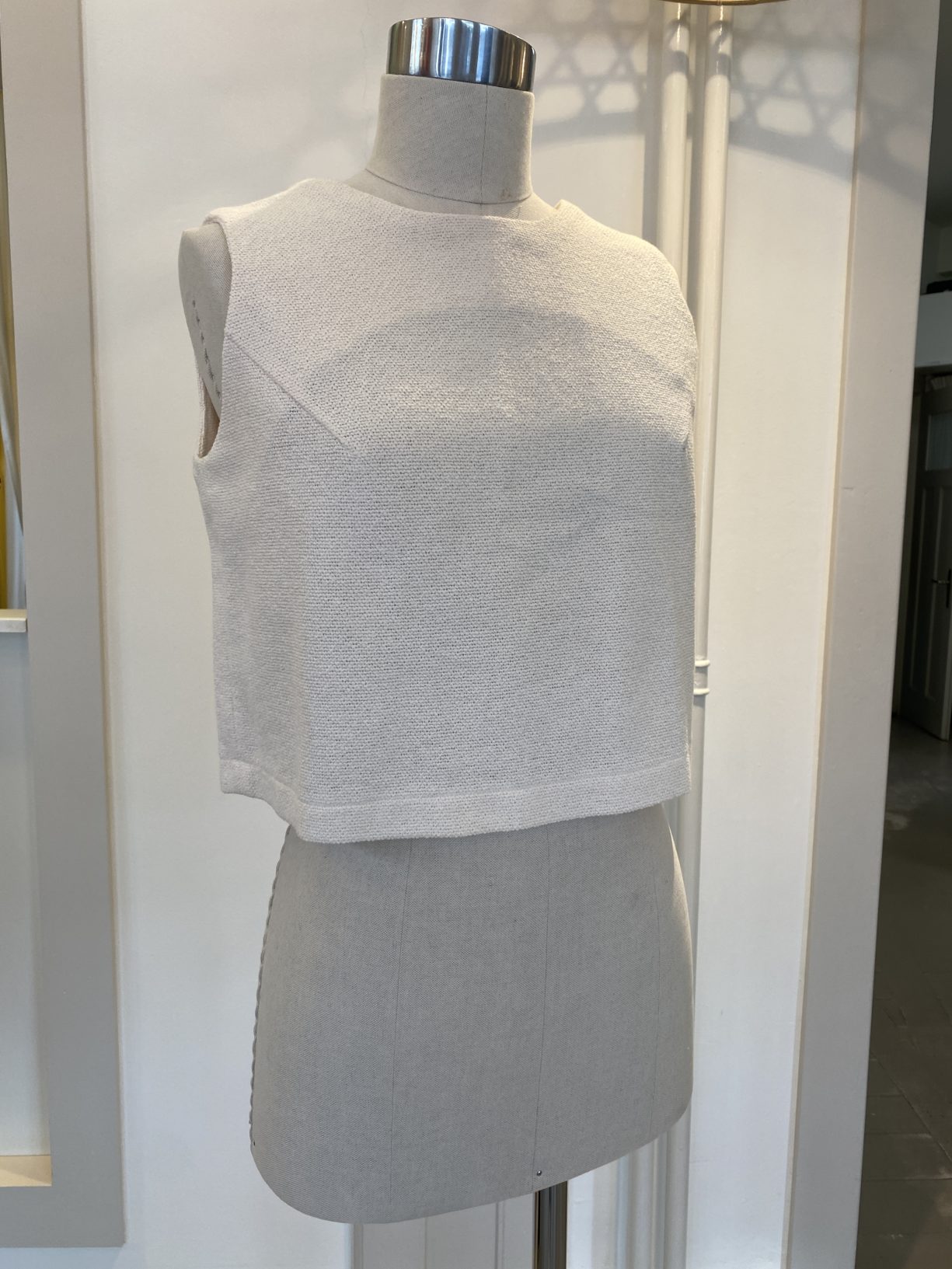 Minimalistic Summer Top with Back-Detail